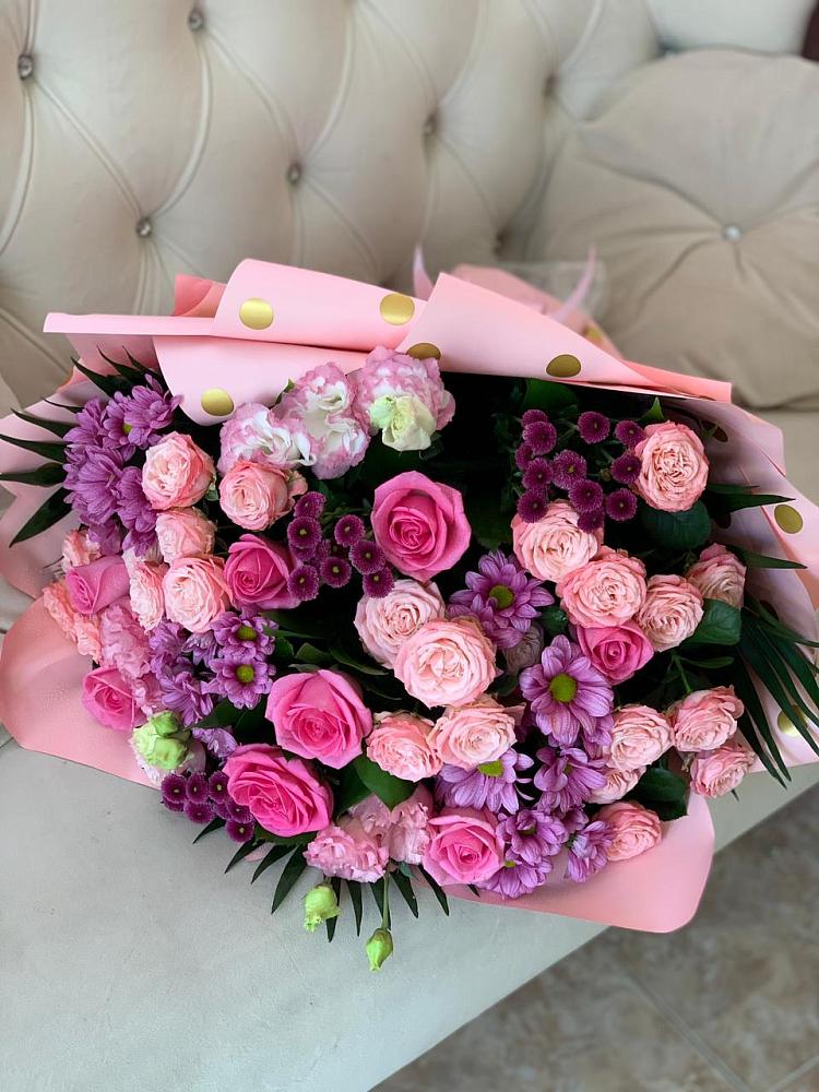 Букет цветов из: Хризантемы, Розы и Лизиантусы в Бутурлино