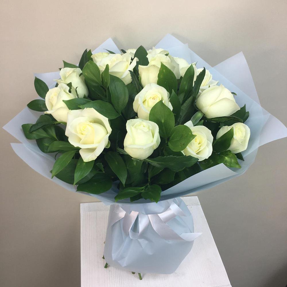 Букет 15 Белых роз Проуд в Бутурлино