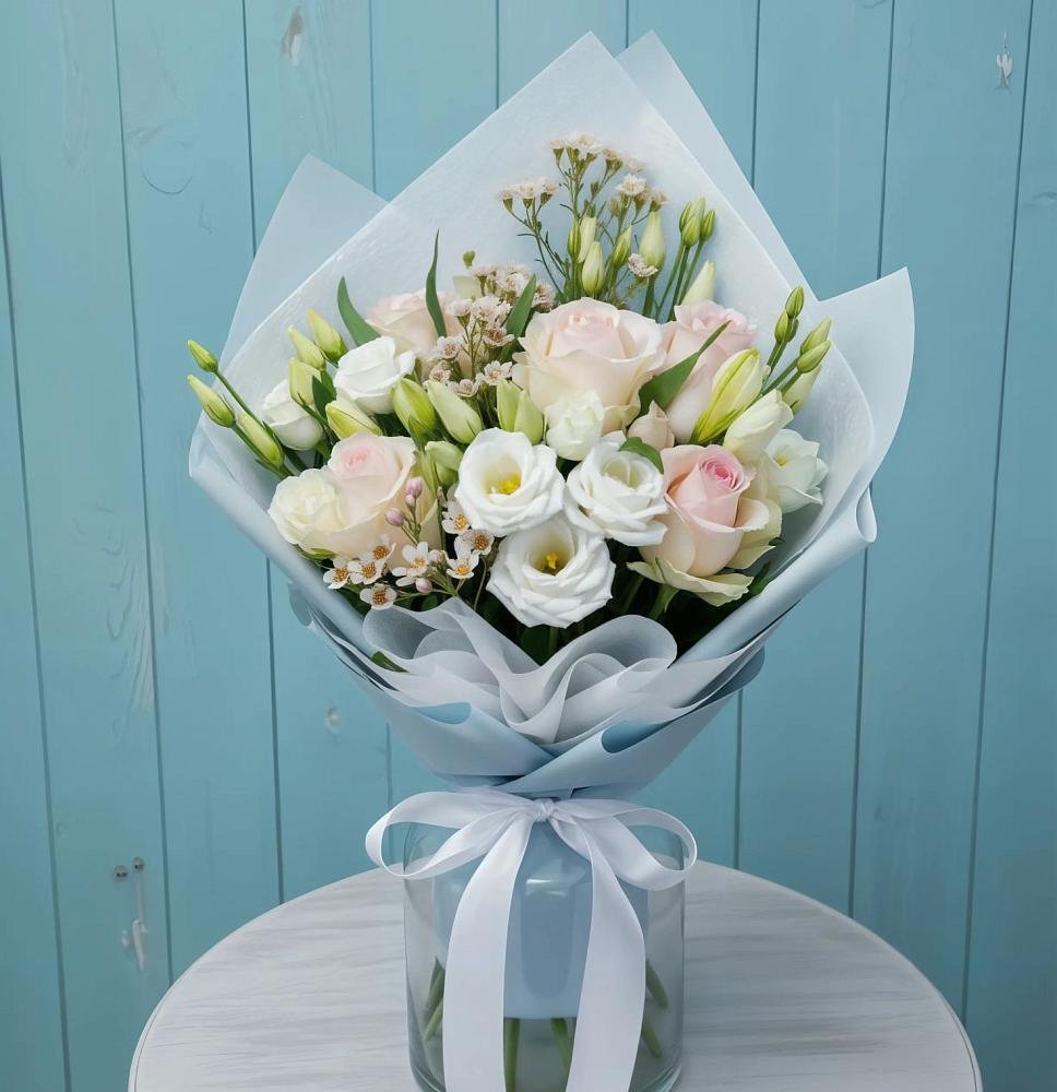 Букет цветов из: Розы и Лизиантусы в Бутурлино