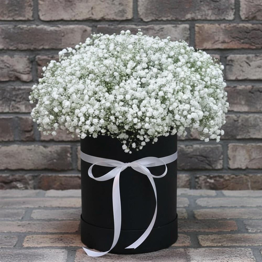 Цветочная композиция из Гипсофила в шляпной коробке в Бутурлино