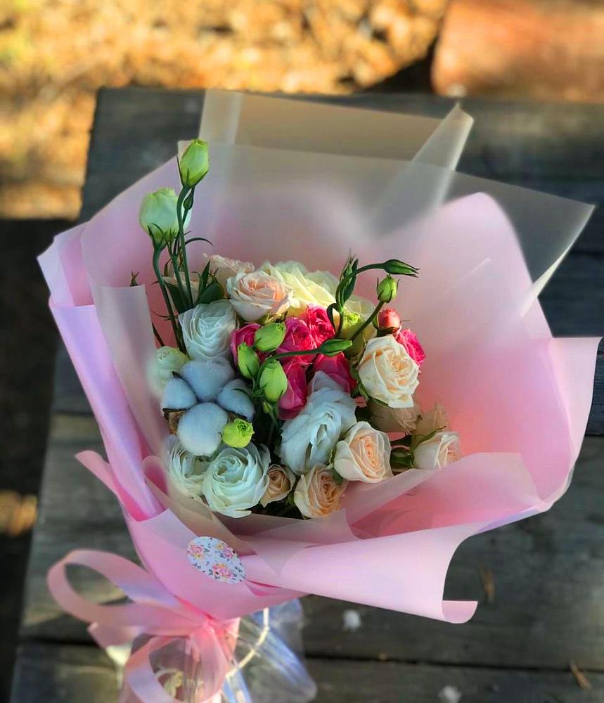 Букет цветов из: Розы и Лизиантусы в Бутурлино