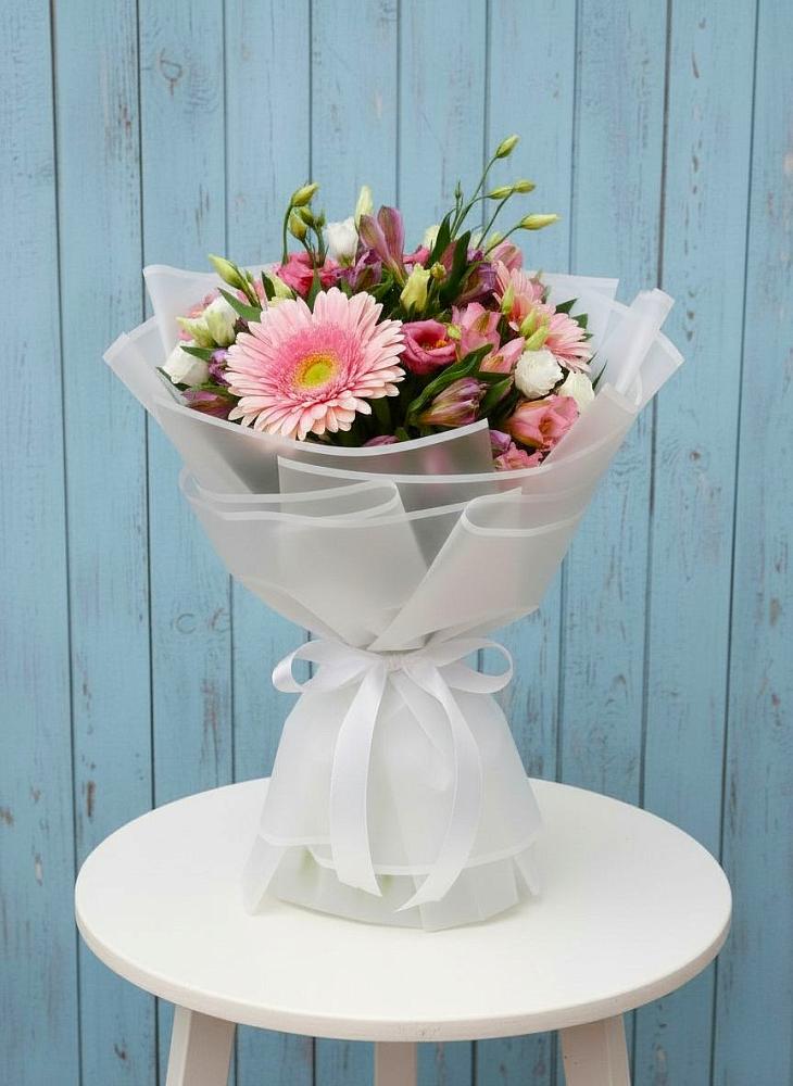 Букет цветов из: Герберы, Альстромерии и Лизиантусы в Бутурлино