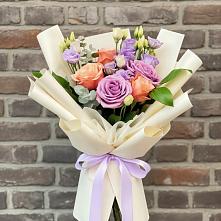 Букет цветов из:  Лизиантусы и Розы в Бутурлино
