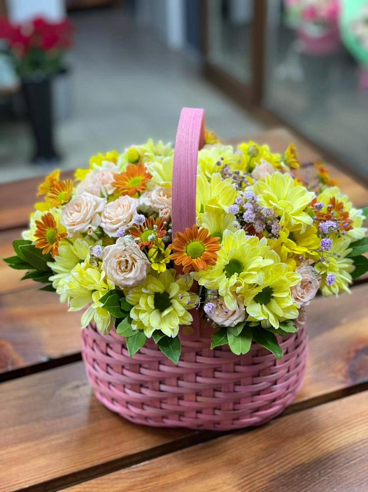 Цветочная композиция из Хризантемы и Розы в корзине в Бутурлино