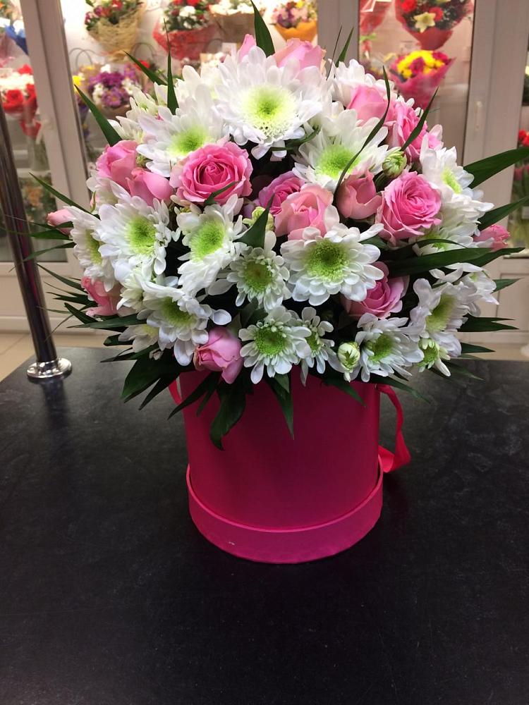 Цветочная композиция из Розы и Хризантемы в шляпной коробке в Бутурлино