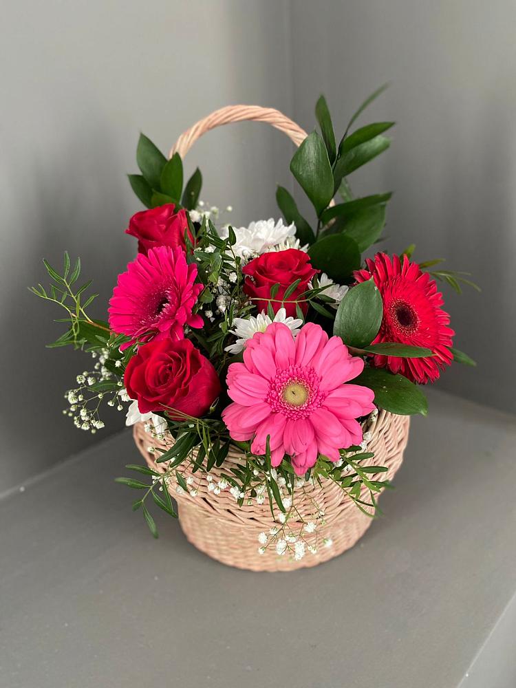 Цветочная композиция из Розы, Хризантемы и Герберы в корзине в Бутурлино