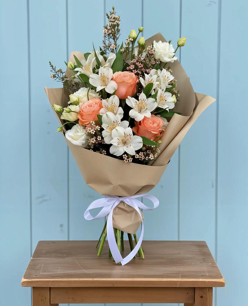 Букет цветов из: Альстромерии, Лизиантусы, Розы и Хризантемы в Бутурлино