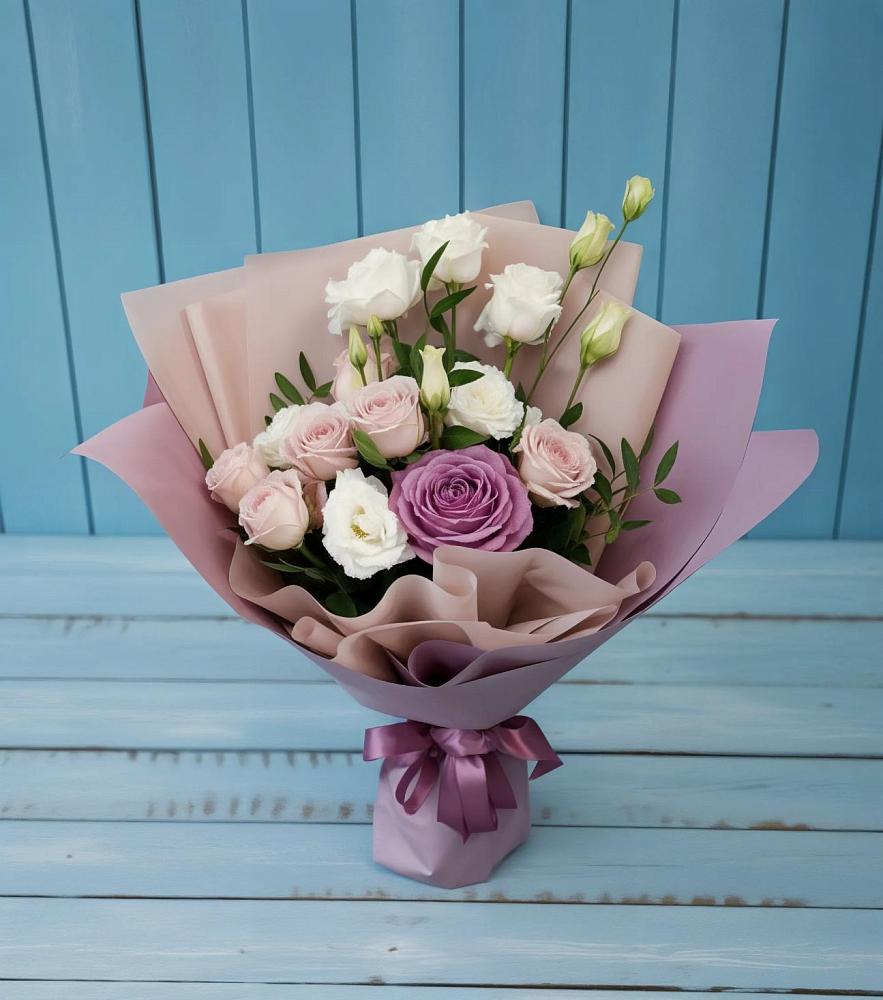 Букет цветов из: Розы и Лизиантусы в Бутурлино